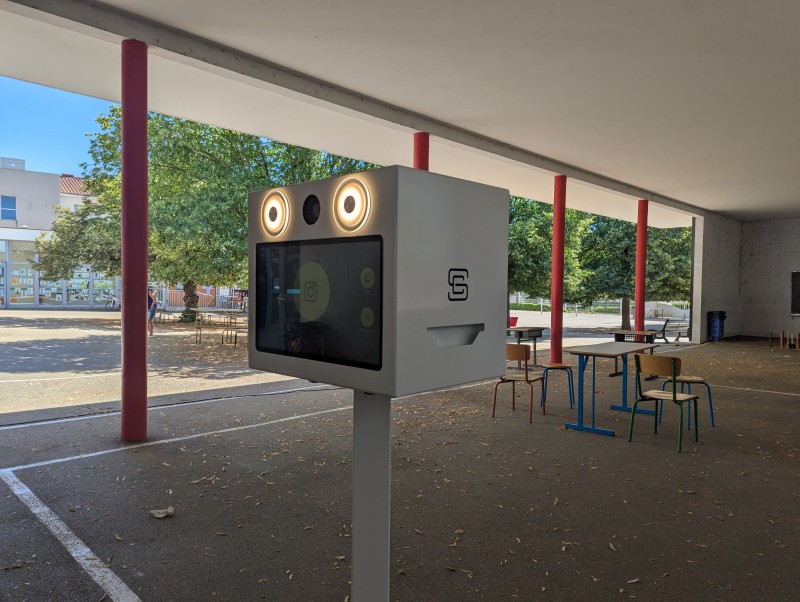 Animer une fête de l'école à côté de Bourg en Bresse avec une borne selfie (photobooth)