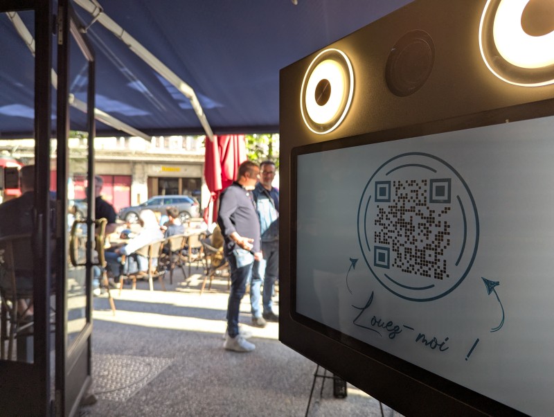 Le photobooth (ou borne selfie) en location pour votre mariage à Bourg-en-Bresse, un indispensable !