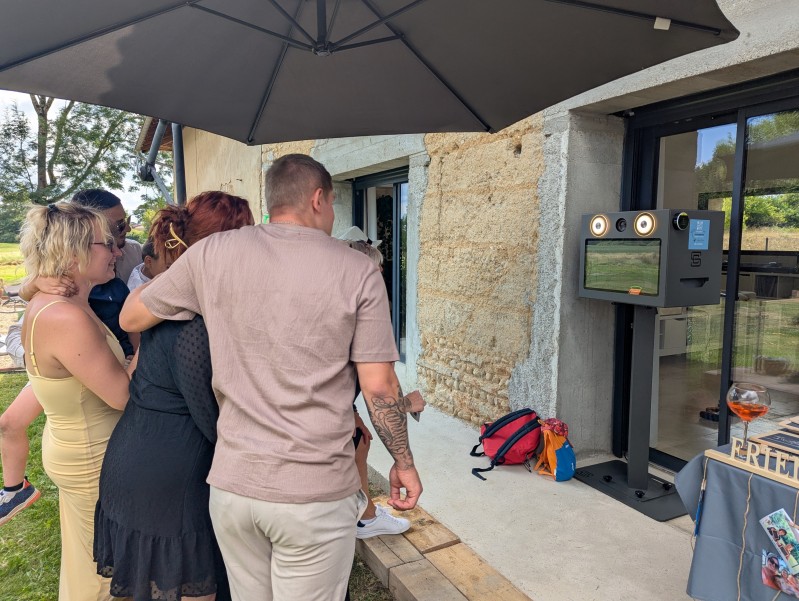 Borne photo avec GIF, Boomerangs et impressions à Bourg en Bresse et Mâcon