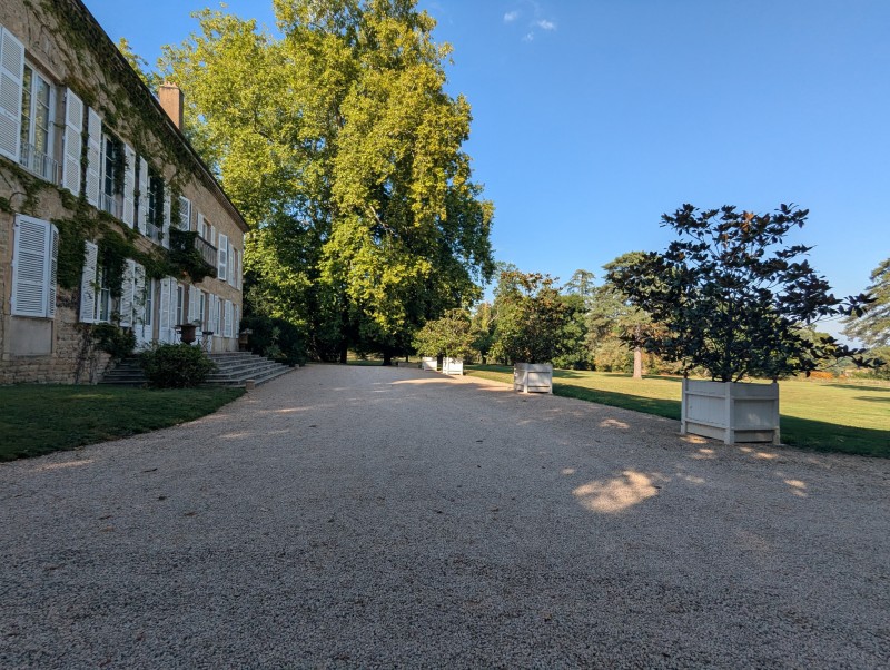 Louer un photobooth haut de gamme pour un mariage dans un domaine en Saône-et-Loire